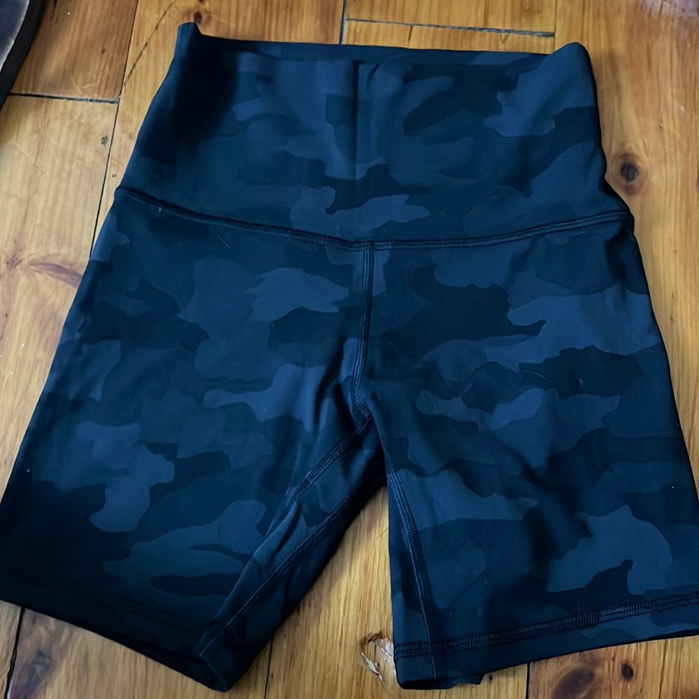 Lululemon align 6” shorts
